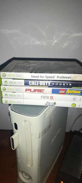 Xbox 360 + 2 Comandos + 11 Jogos