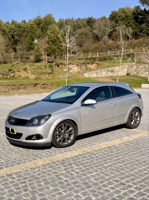 Opel Astra GTC 1.9 (5Lugares)