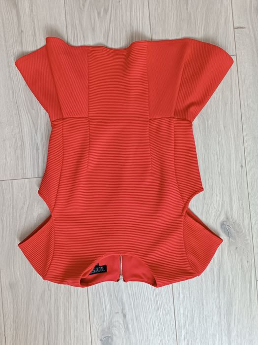 Bluzka damska czerwona z baskinką S 36 topshop
Szerokość pod pachami 4