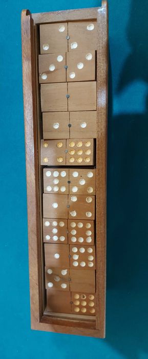 Jogo de Dominó em Madeira Artesanal – 55 Peças com Caixa Decorada