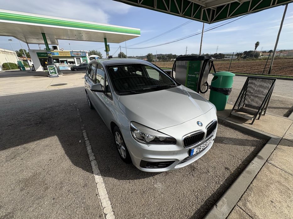 BMW 216 - 7 lugares