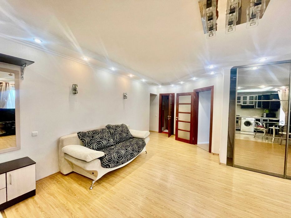 Центр міста! Сучасна 3-х кімн.-студіо. Автономне опалення!