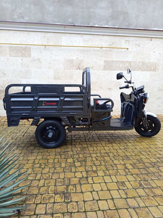 Электроскутер Titan Cargo трицикл 3-х местный 2500W/32A серый 2026