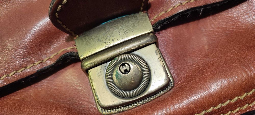 Pasta de couro natural