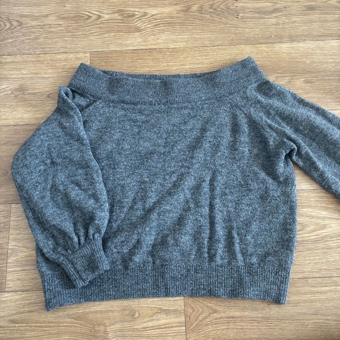 светр зі спущенними плечима h&m