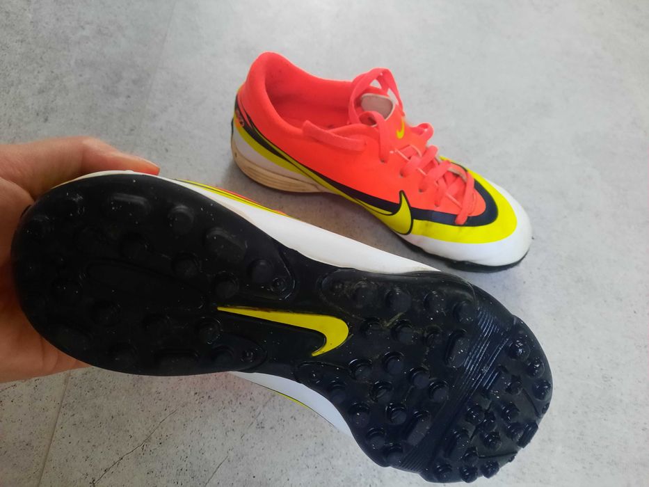 Buty szutrówki Nike 35