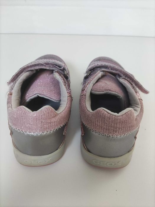 Sapatilhas e sapatos criança