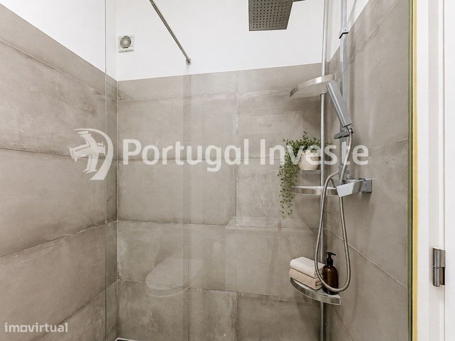 T1 Renovado com Varanda a 5 Minutos da Praia | Costa da Caparica | ...