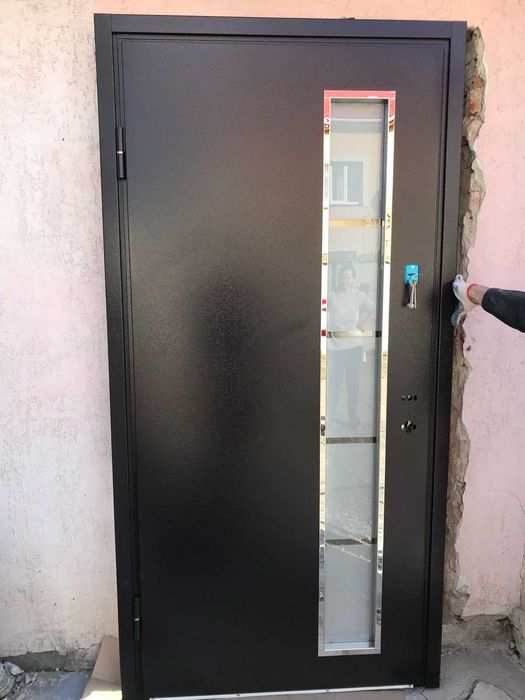 Монтаж вхідних бронірованих та міжкімнатних дверей