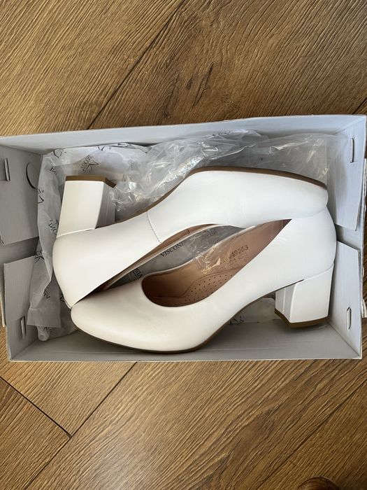 Святкові білі туфлі