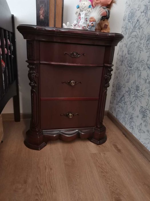 Продам тумбы и стулья из натурального дерева