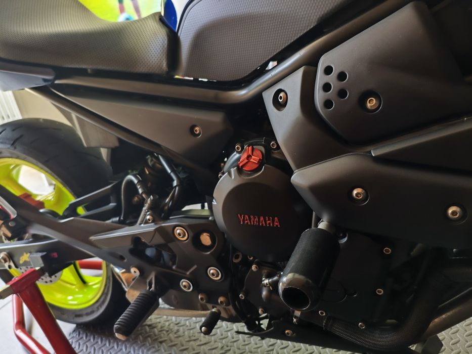 Moto Yamaha XJ6.
