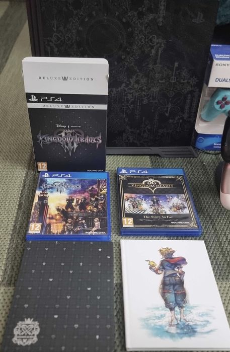 PS4 Pro Kingdom Hearts III | 1TB | Coleção Completa Jogos + 3 Comandos