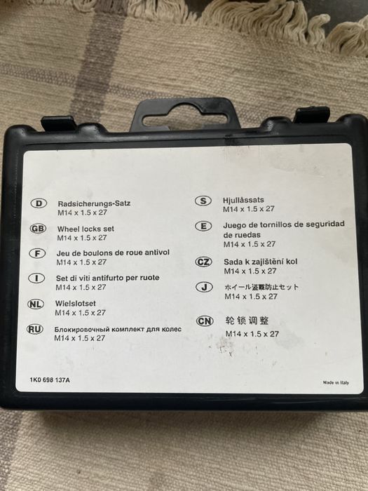 Комплект болтов-секреток с ключом VAG оригинал