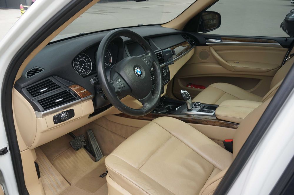 BMW X5 E70 3.0si AT