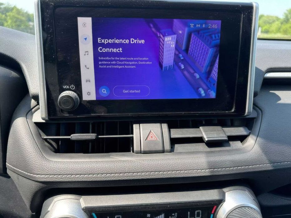 Toyota RAV4 Hybrid XLE Premium      2024