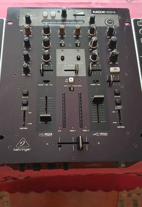 Mesa de mistura e decks