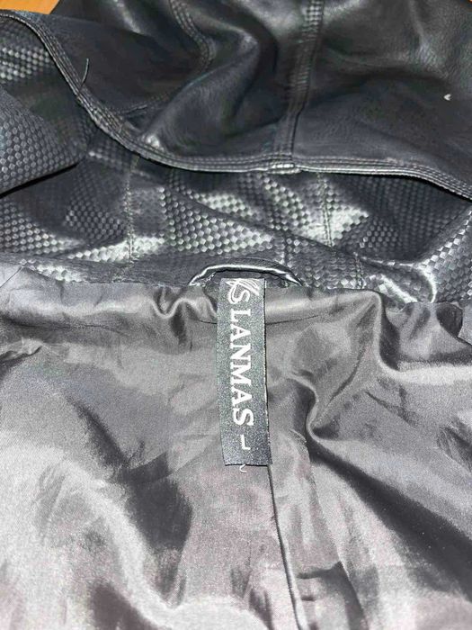 Шкіряна жіноча куртка