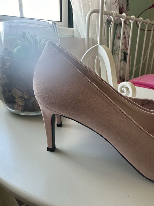 Scarpins em camurça