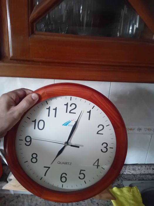 Wooden Quartz Wall Clock