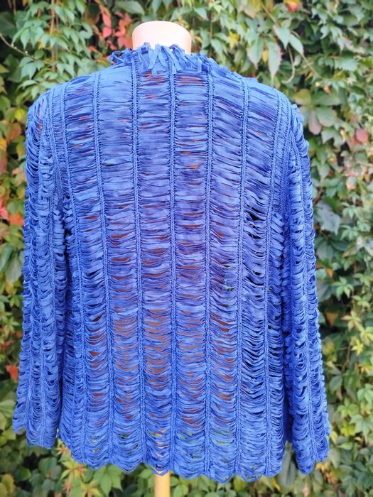 Niebieski sweter ażurowy, narzutka rozpinana, rozmiar uniwersalny