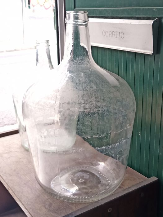 Garrafão antigo de linhas retas - Leva 10 Litros