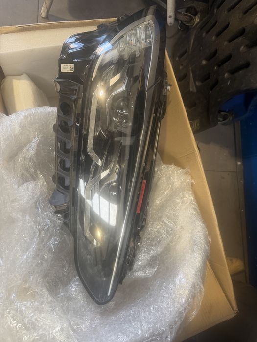 Farol direito bmw  I4 5A19366-04