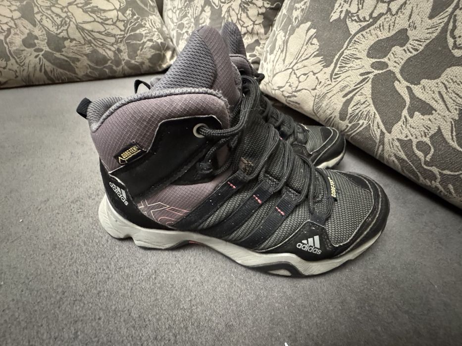 Adidas original термоботинки 36,5 розмір