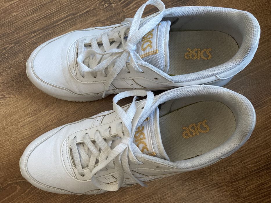 Buty damskie Asics Tiger Runner białe 1192A190