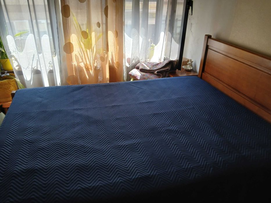 Colcha para cama de casal em poliester (200cm por 250cm)