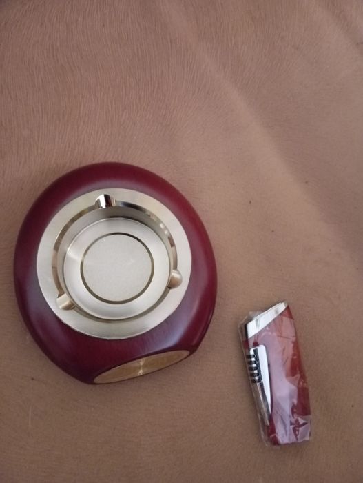 Подарунковий набір JOBON (запальничка +  попільничка)