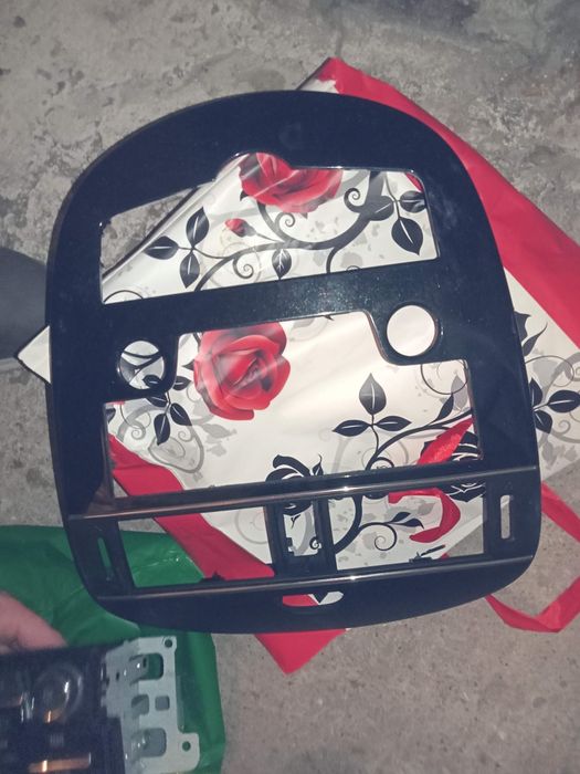 Radio Nissan z ramką