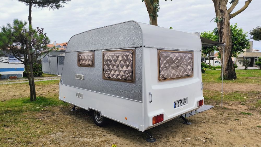 Caravana Pluma 300 com mover, toldo fiamma e ar condicionado.