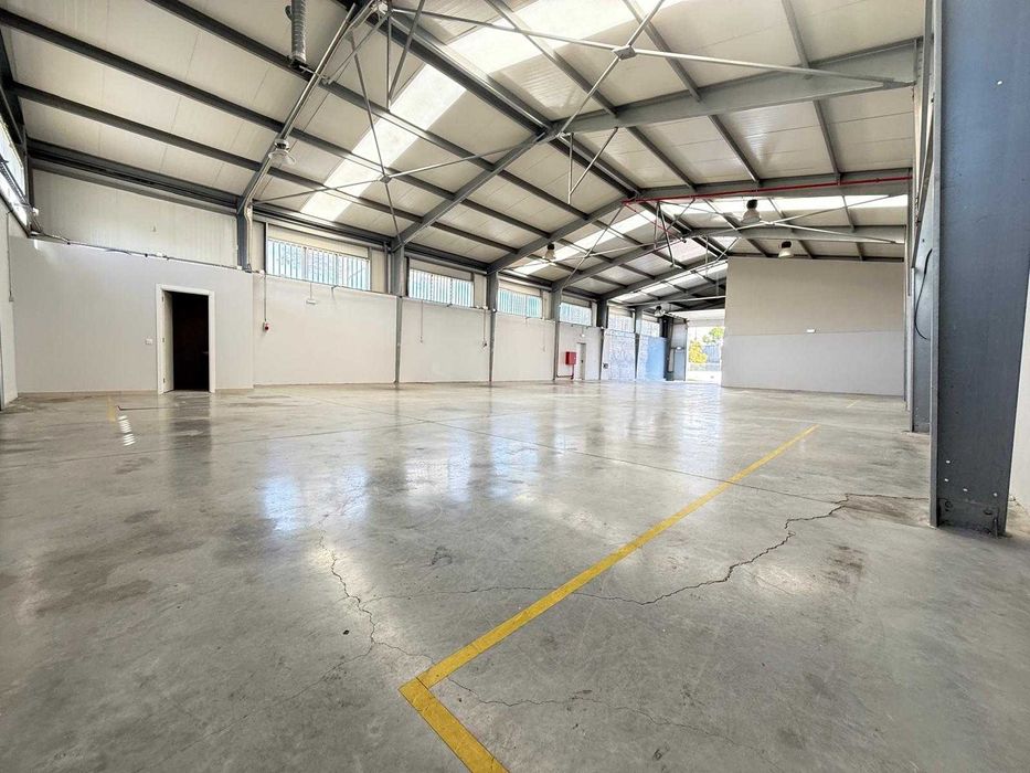 Arrenda-se Imóvel Comercial – Excelente Localização ALBUFEIRA