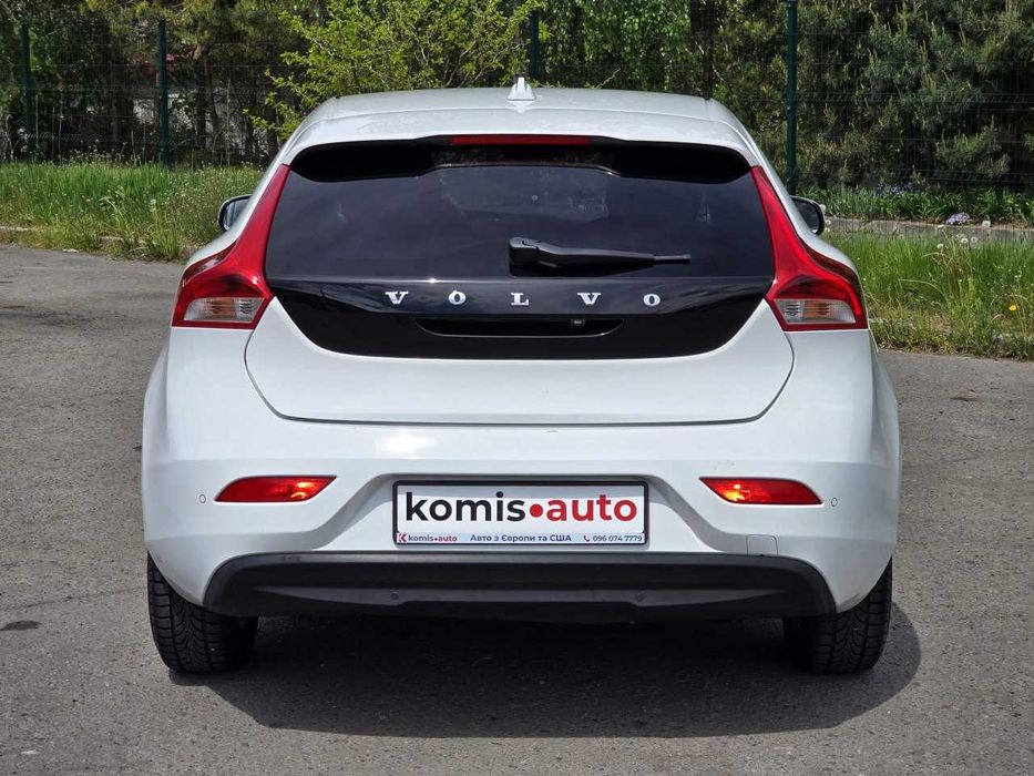 Продам  Volvo V40 2013. Можна в розстрочку, під викуп.