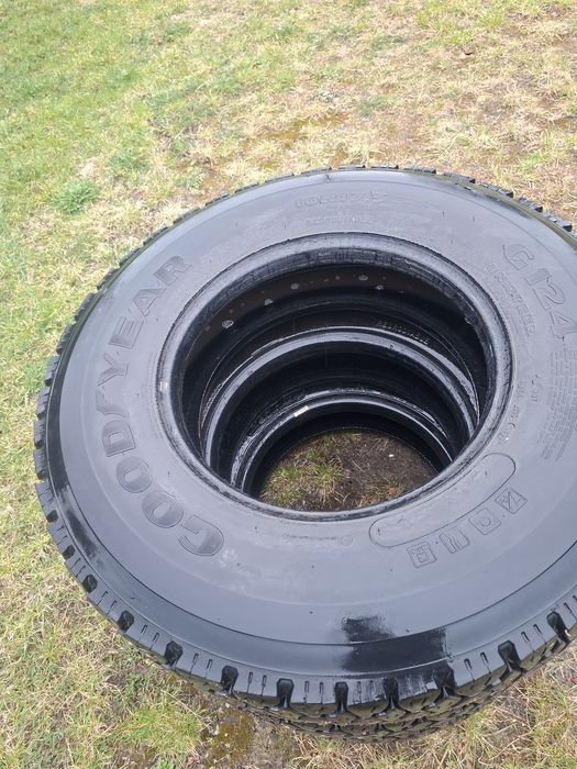 Opony  rozmiar  10.5    17.5 good year