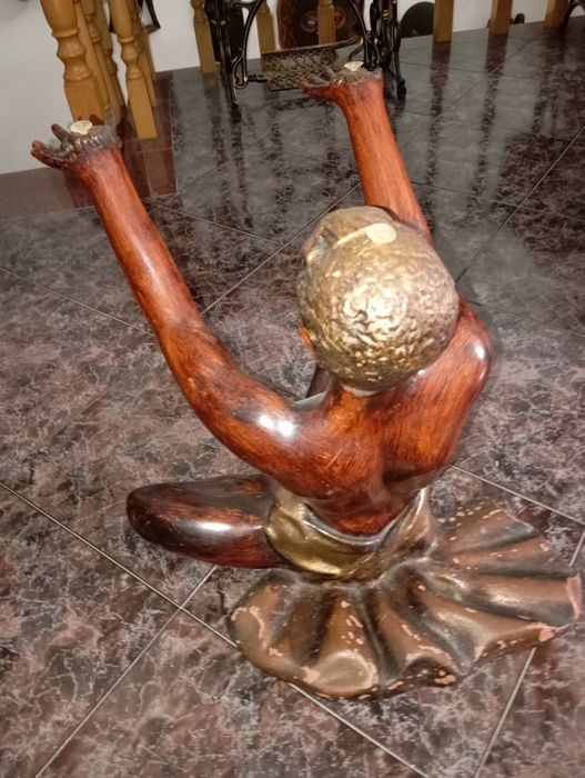 Mesa de apoio antiga.