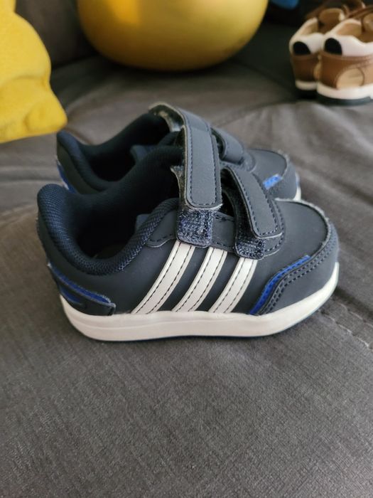 Sandalias maioral e sapatilhas adidas nmr 19