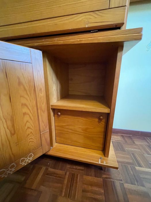 Mobília de quarto de menina / estúdio Lousapinhos linha Metamorphos