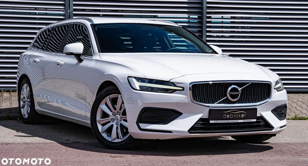 Volvo V60 Utrzymanie w pasie ruchu, AutoHold, Rozpoznawanie znaków FV23%