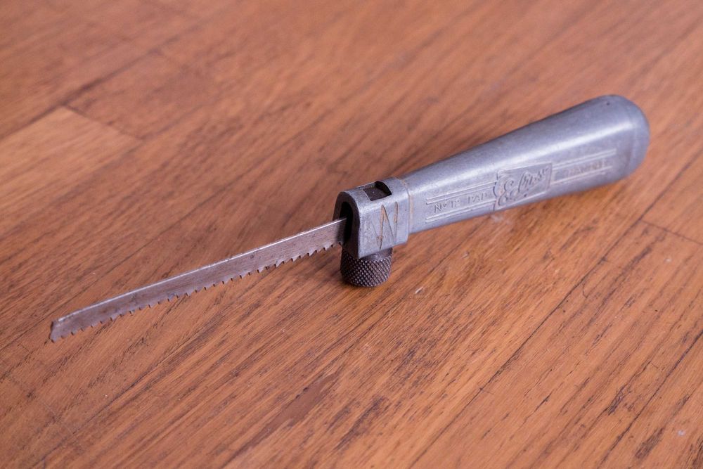 Zabytkowe narzędzia 1950: cyrkiel i mini piła Eclipse No 12