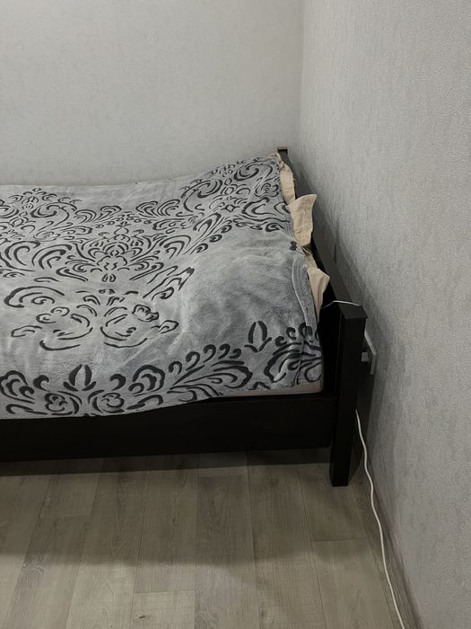 Кровать двухспплтная с матрасом