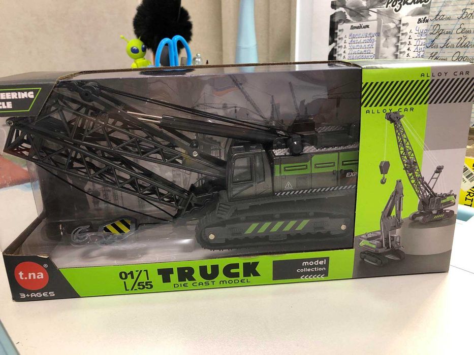 Іграшка кран з рухливими деталями реалистичний