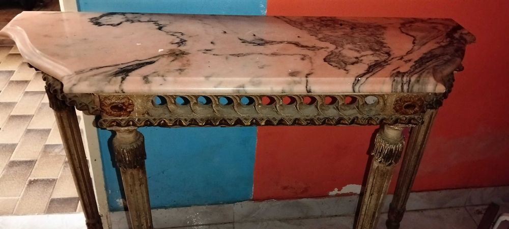 Mesa Antiga com Pedra Mármore