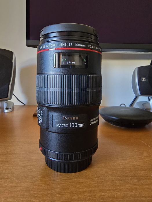 Objetiva Canon EF 100mm f/2.8L Macro IS USM
