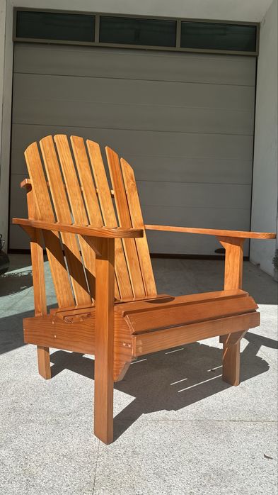 Cadeira poltrona de madeira maciça