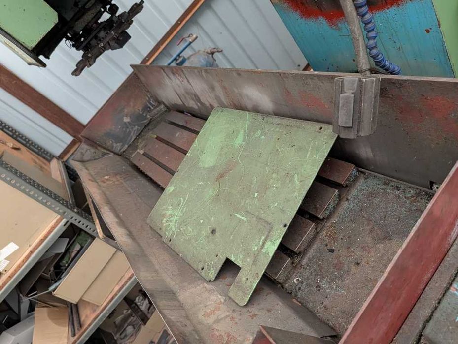 Frezarka CNC HURCO MB4