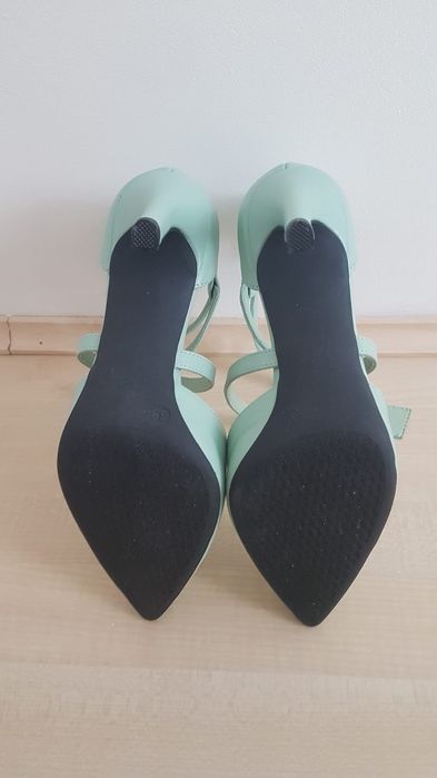Eleganckie miętowe szpilki