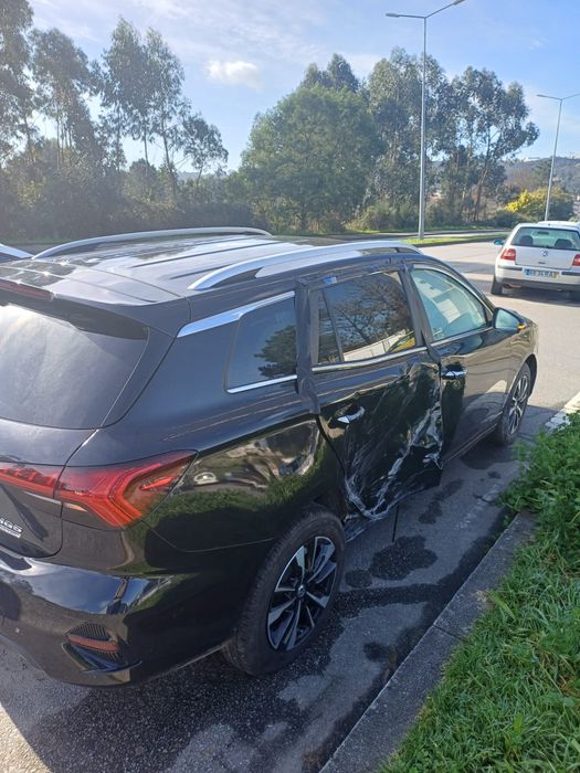 MG5 SW EV Acidentado