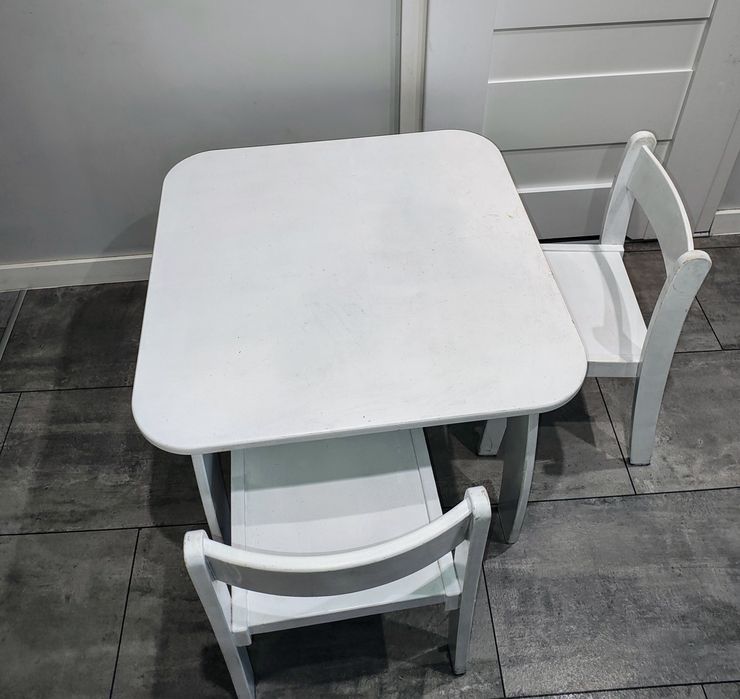 Drewniany zestaw dla dziecka meblik stolik i krzesełka